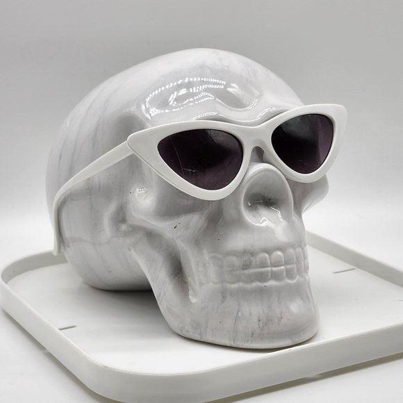 NWOT White Arcylic Black Len Cat Eye Sunglasses - Picture 2 of 14